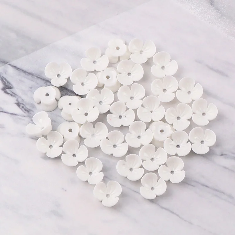 50Pcs Baltos spalvos 3D Nagų Papuošalai, Pakabukai Shell Gėlių Dizaino Papuošalai Nagai Stud 